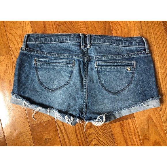 Abercrombie and Fitch jean shorts size 2 - Picture 3 of 4
